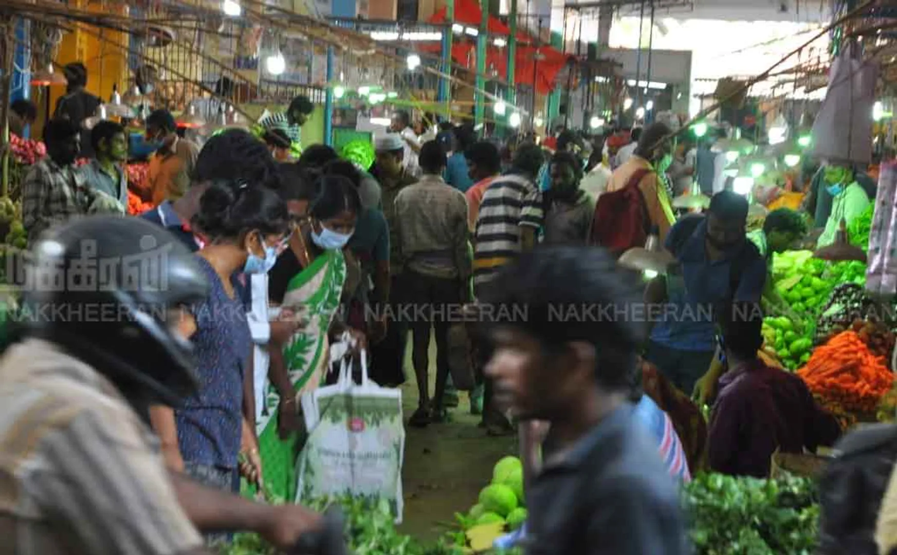 Full Curfew: Crowds at the koyambedu Market