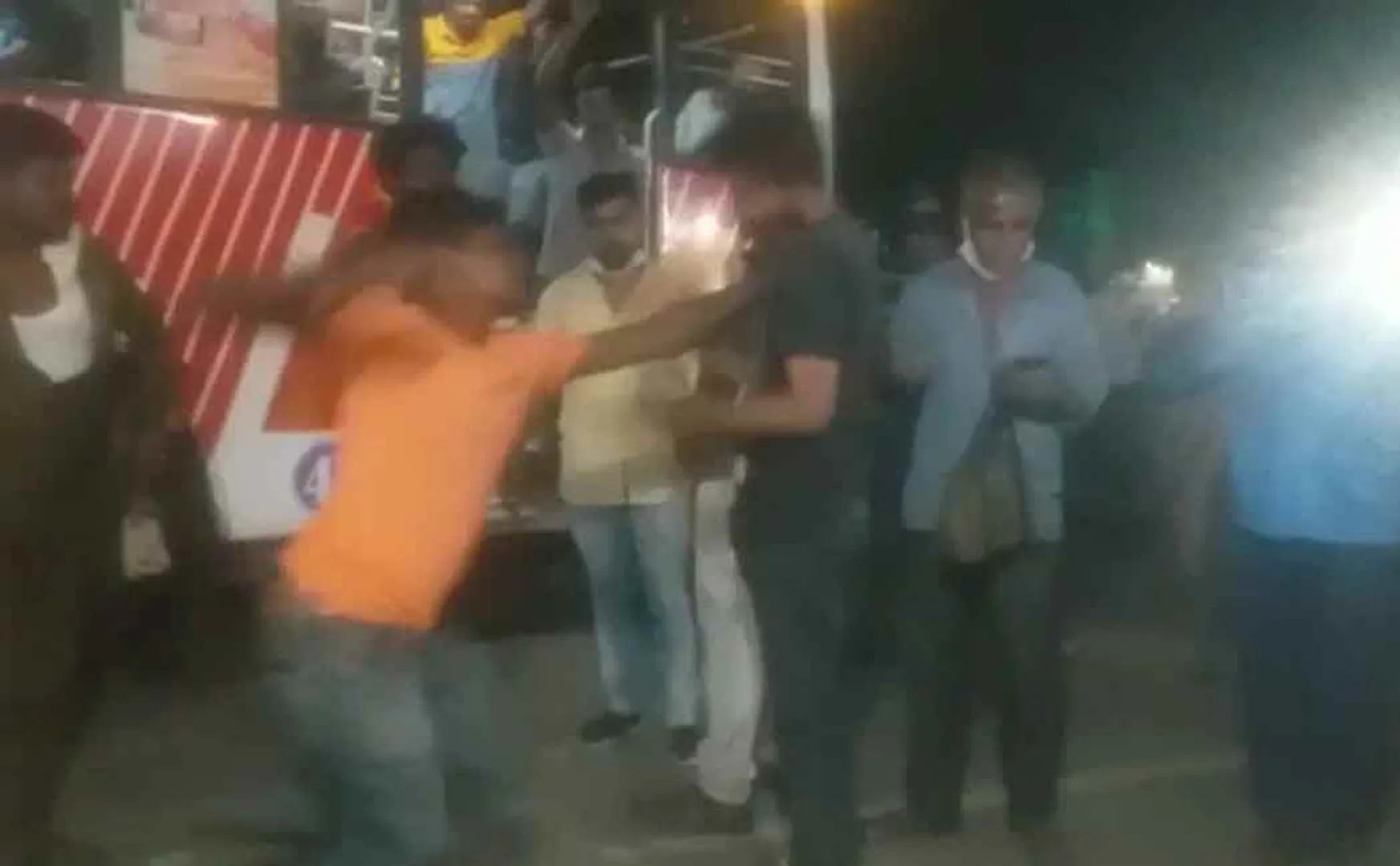 Private Bus conductor fighting over alcohol! 