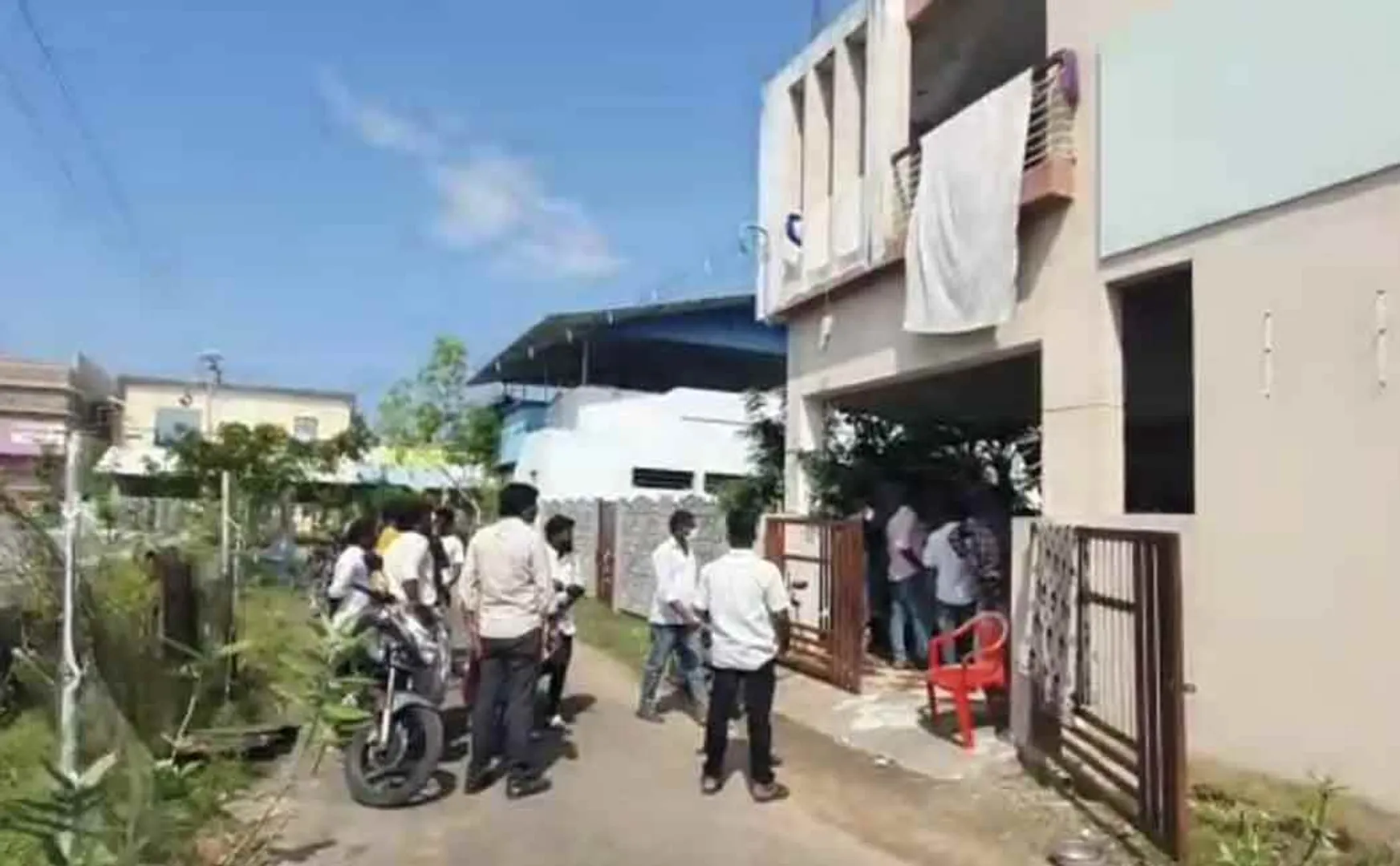 Unoccupied housing; Persons rented to other persons!