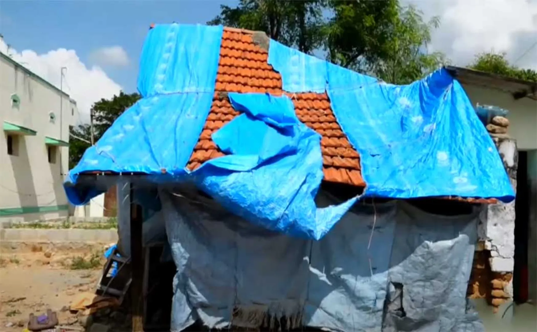 Dilapidated house, no electricity ... Grandmother waiting for government help!