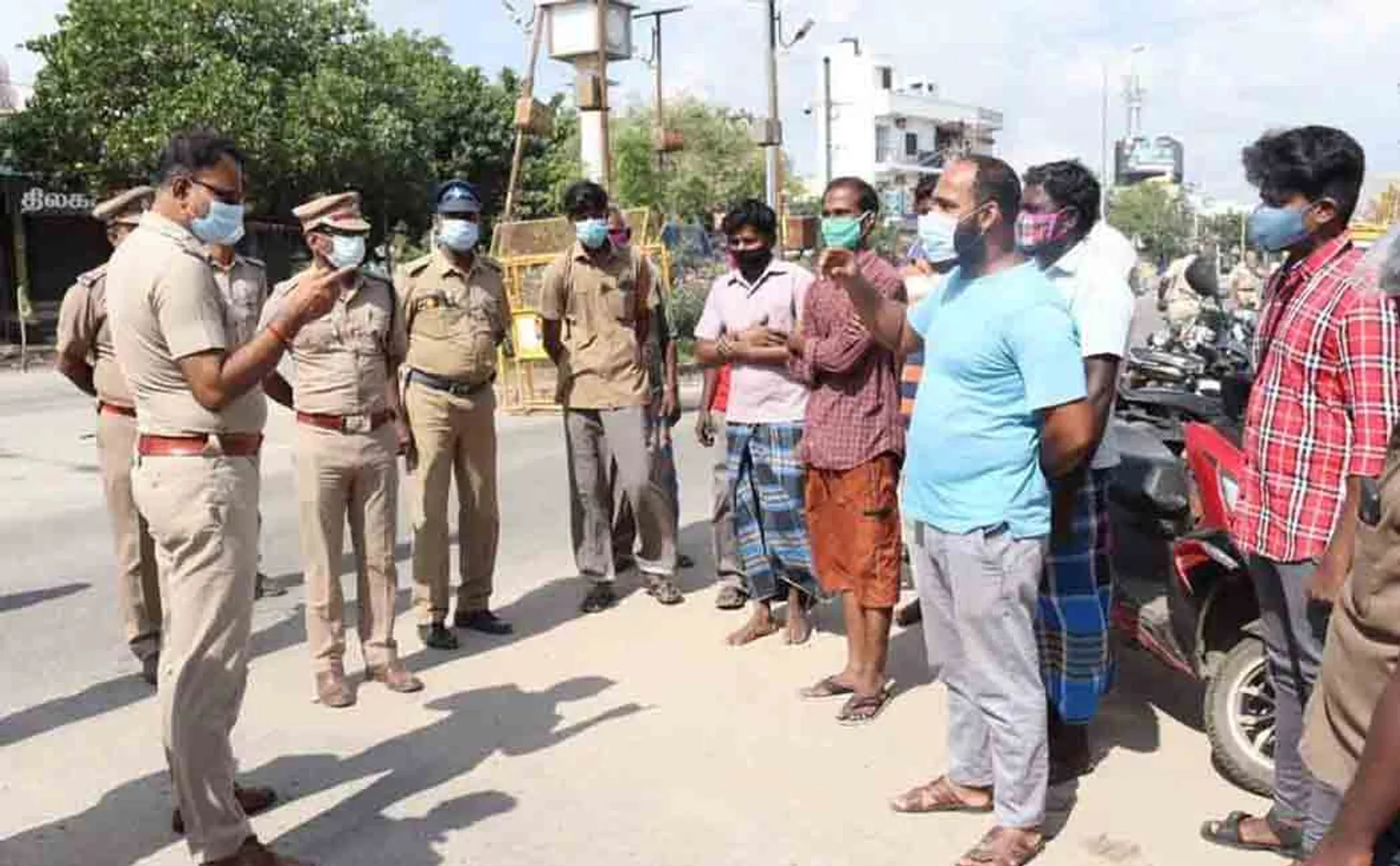Sunday curfew; Police warn of unwanted bystanders!