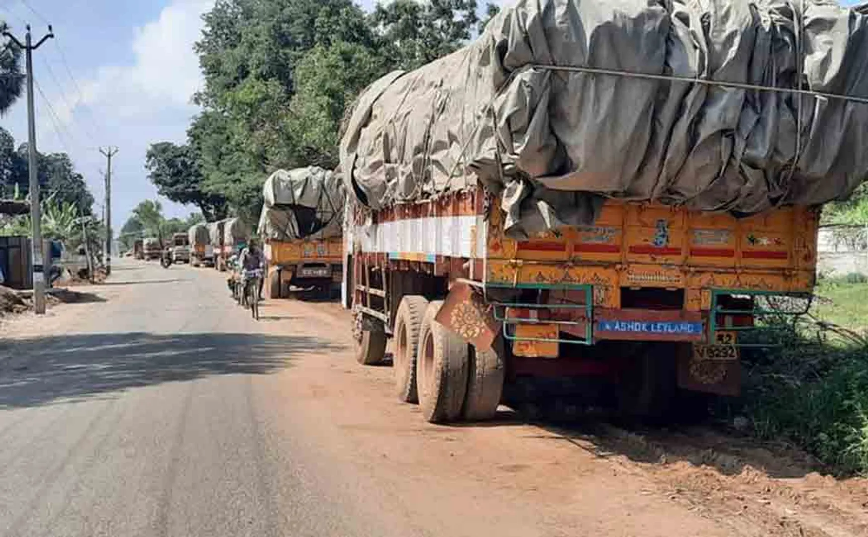 ‘Who is responsible for the money!’ Trucks parked on the side of the road for a week!
