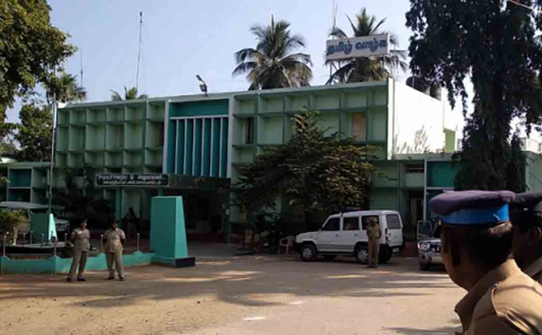  No confidence in AIADMK leader !; Members Action Resolution!