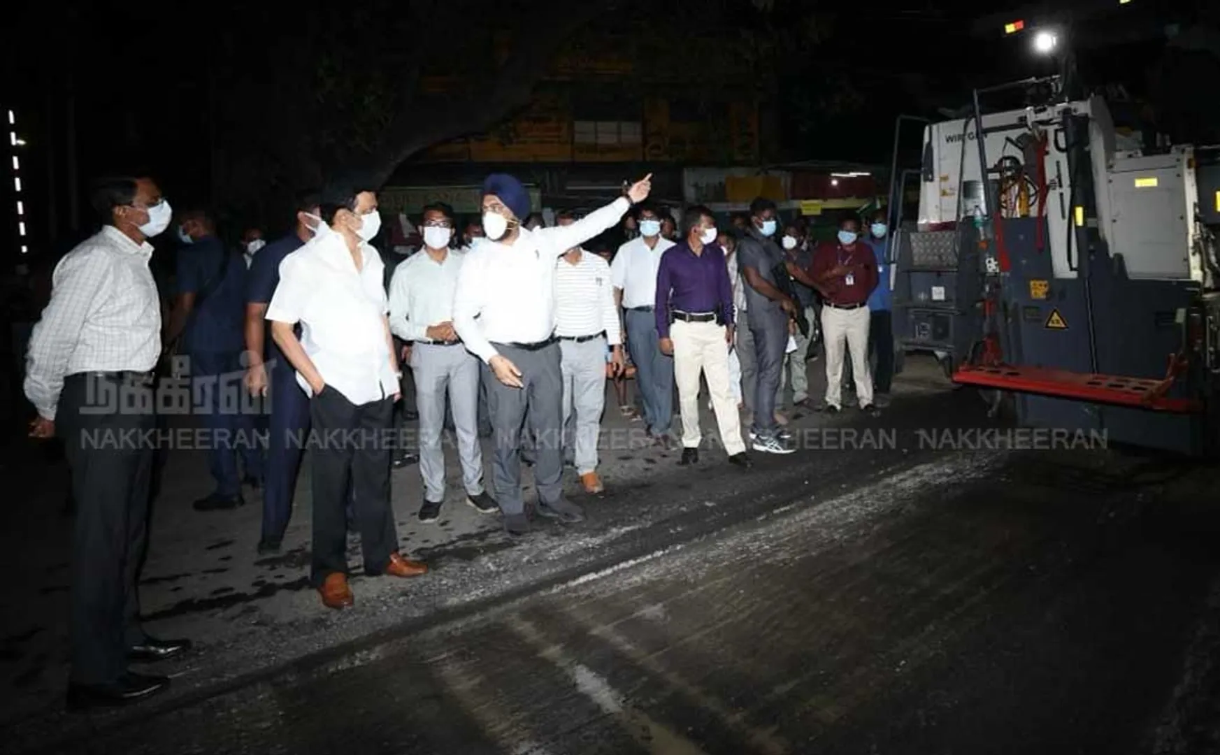 Road repair work ... Chief Minister who made a surprise inspection at night!