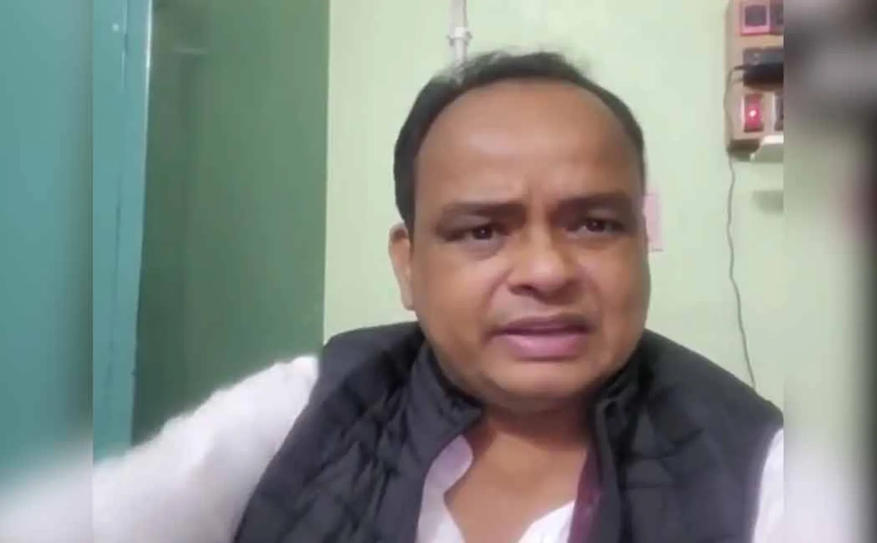 "We will build roads softer than Kangana Ranaut's cheeks" - Congress MLA Irfan Ansari