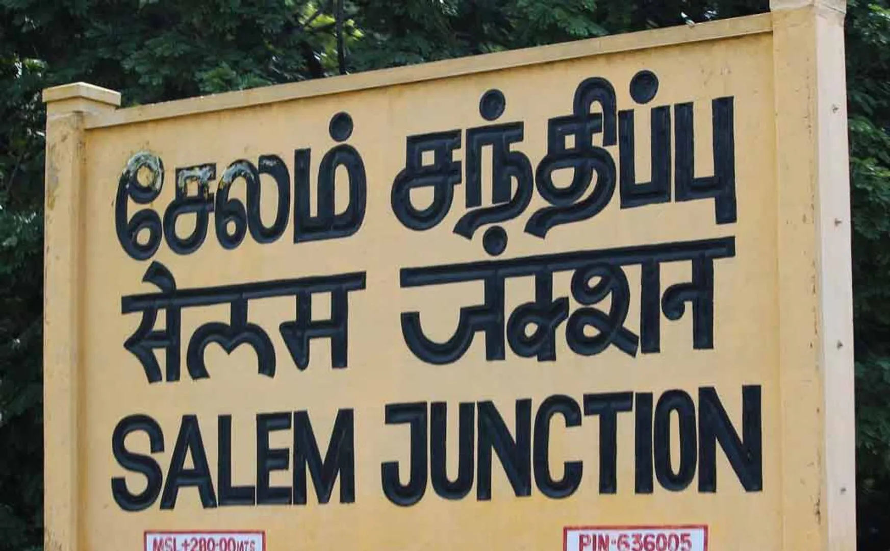 Teen girl struggle in front of the husband house 