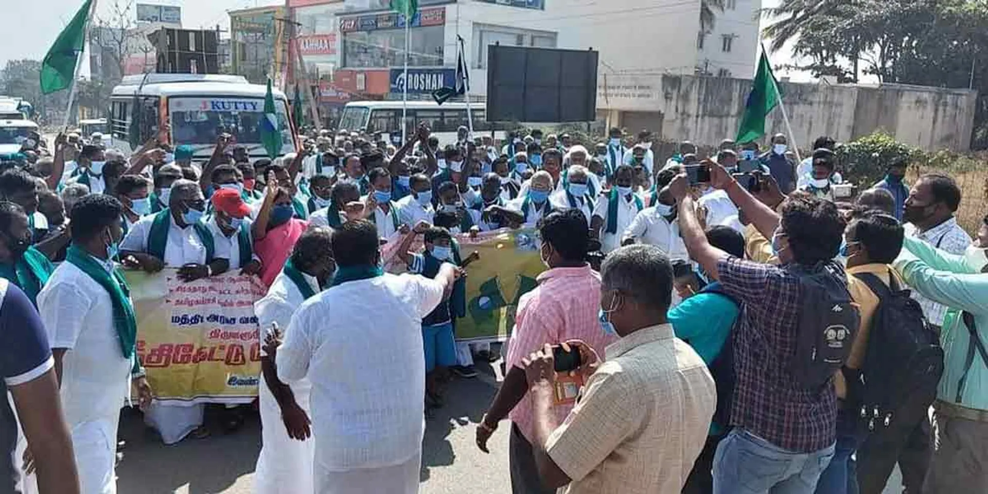 Tamil Nadu farmers' rally on Karnataka border halted