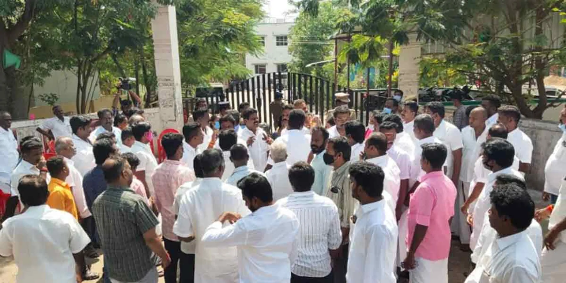DMK captures the post of Nilakkottai union leader ... 