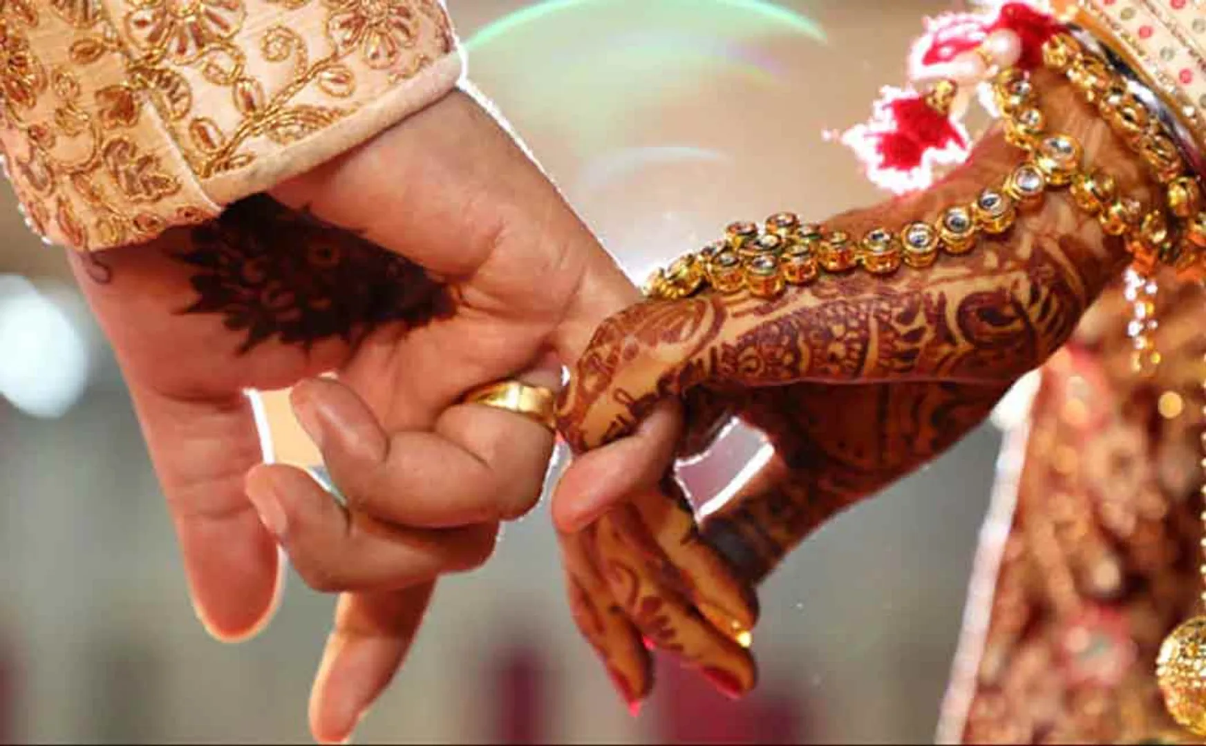 Stopped marriage ... Groom complains for seven lakh compensation