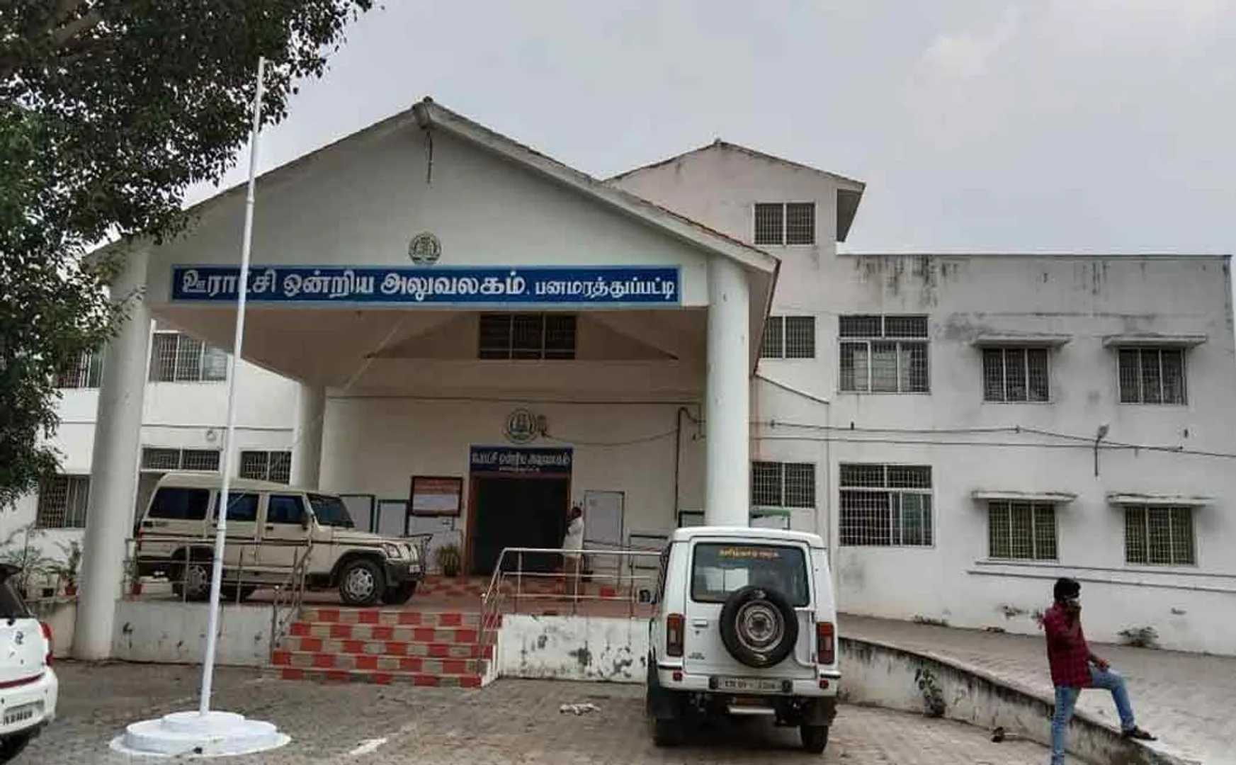 AIADMK abducts female councilors?