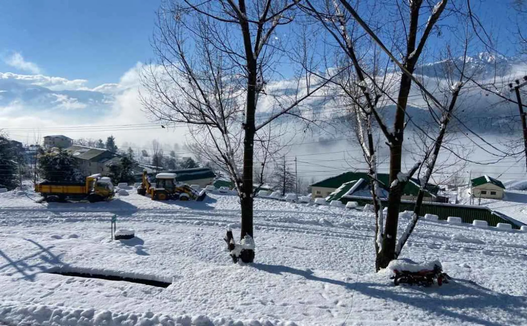 jammu and kashmir snowfall peoples vaccine drive underway 