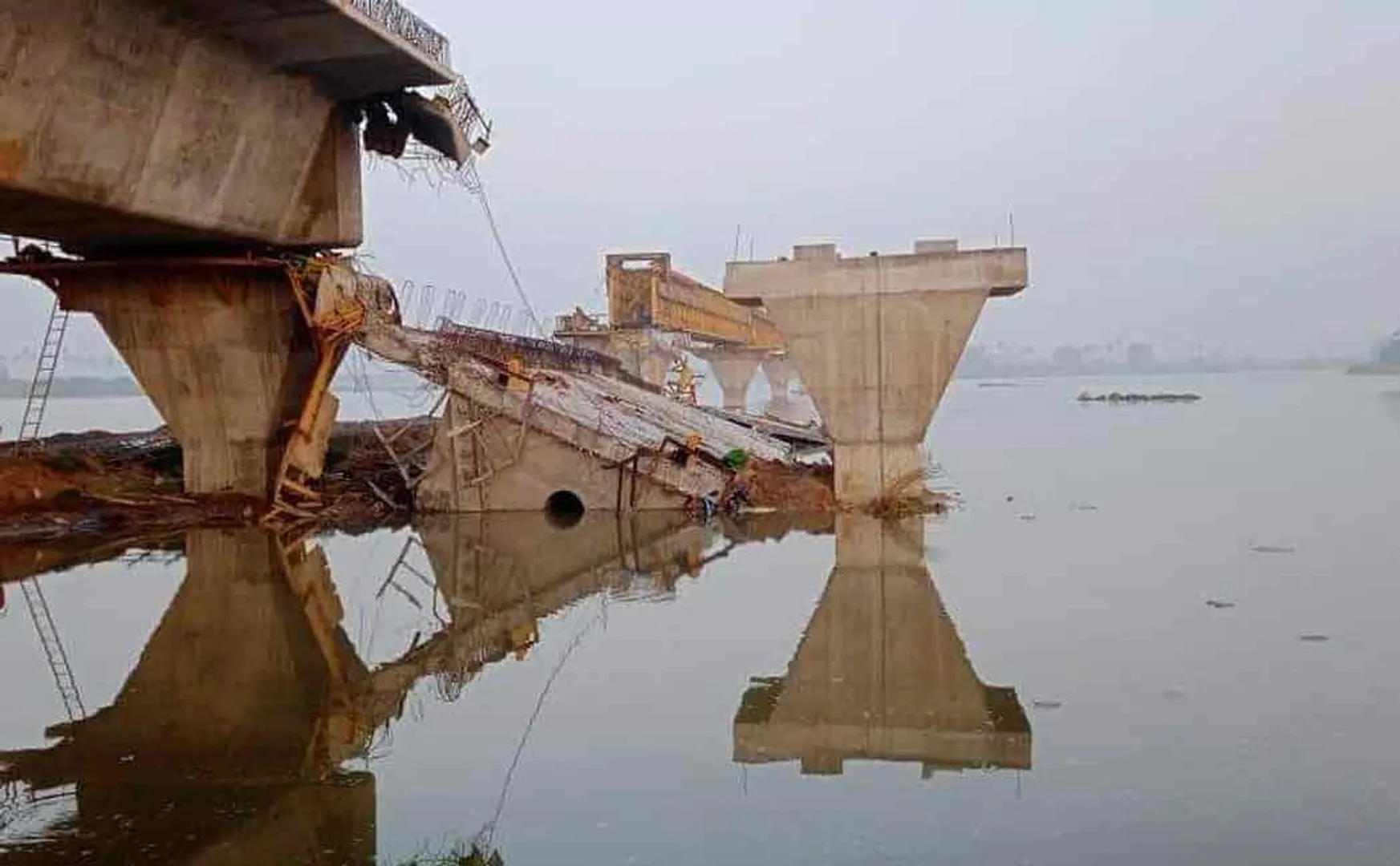 Dilapidated Kollida bridge Workers and officials in shock