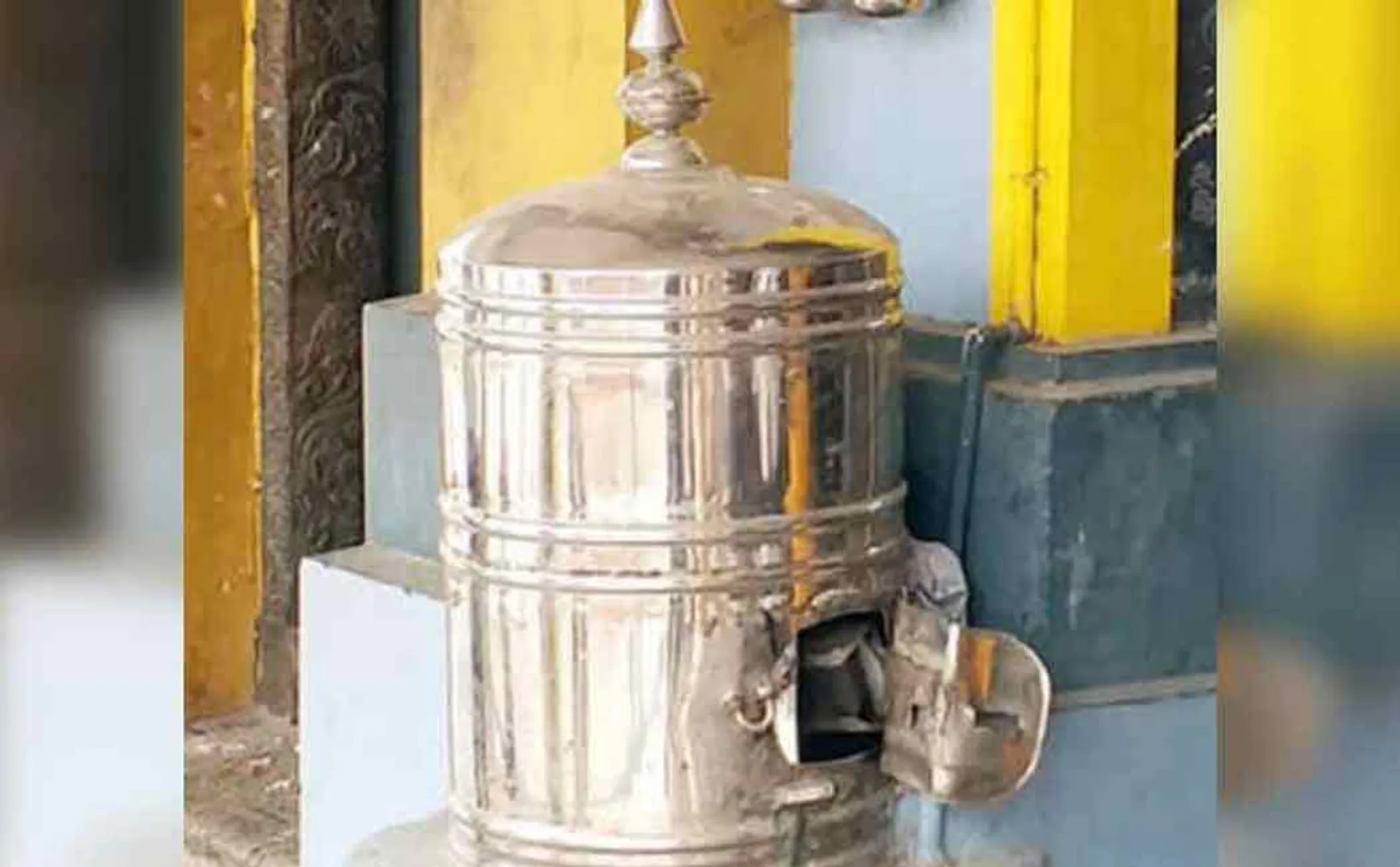  robbers targeting village temples