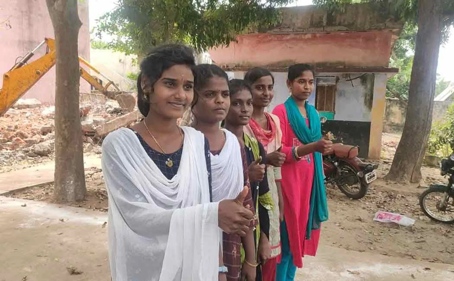 7 students who studied in the same government school become doctors