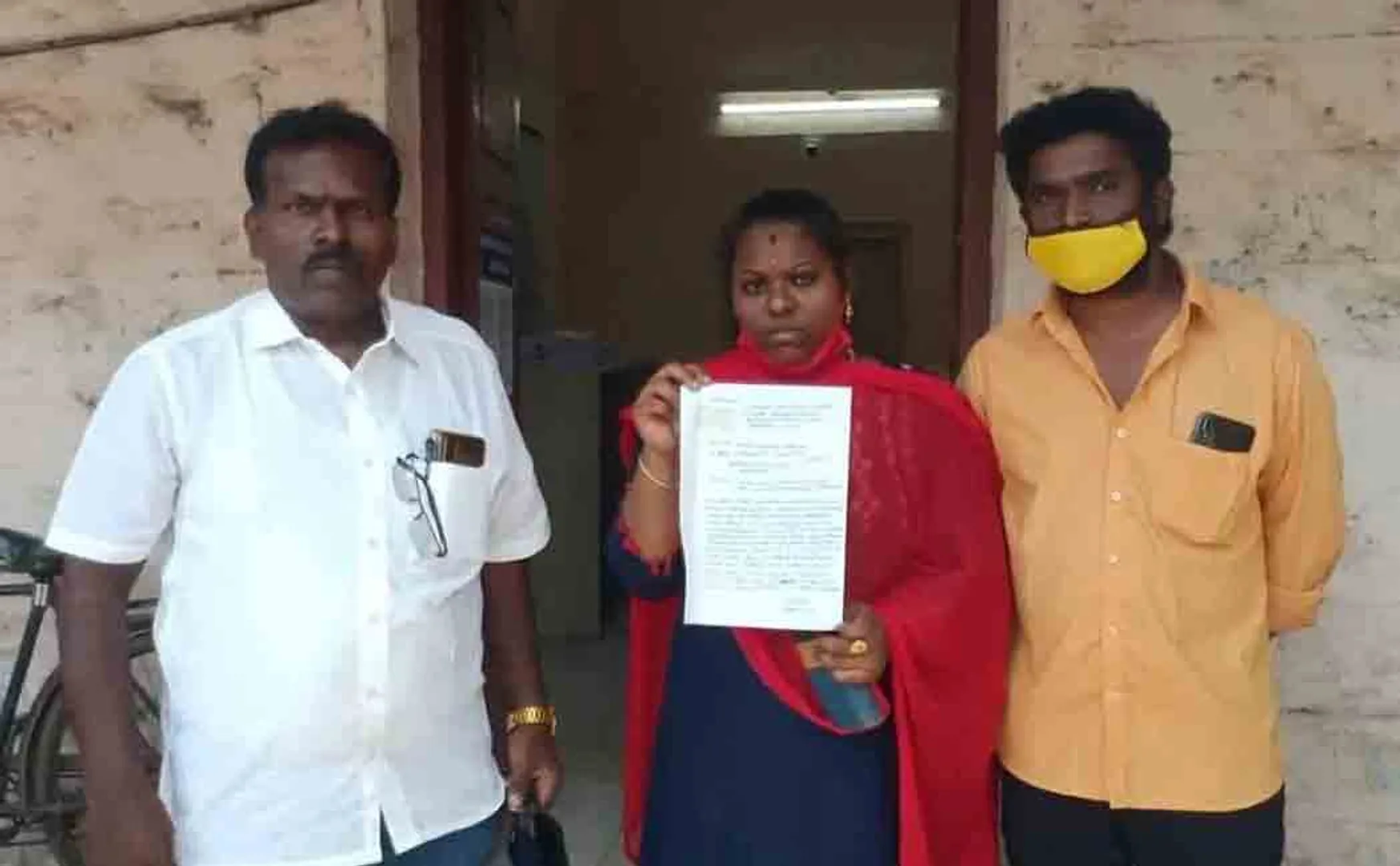 Woman struggles to file nomination in dindigul