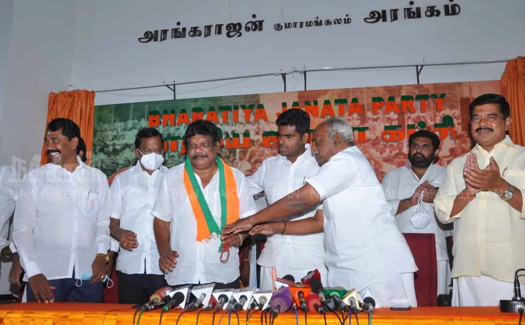 In three days, the two-party AIADMK Administrator! (Pictures)