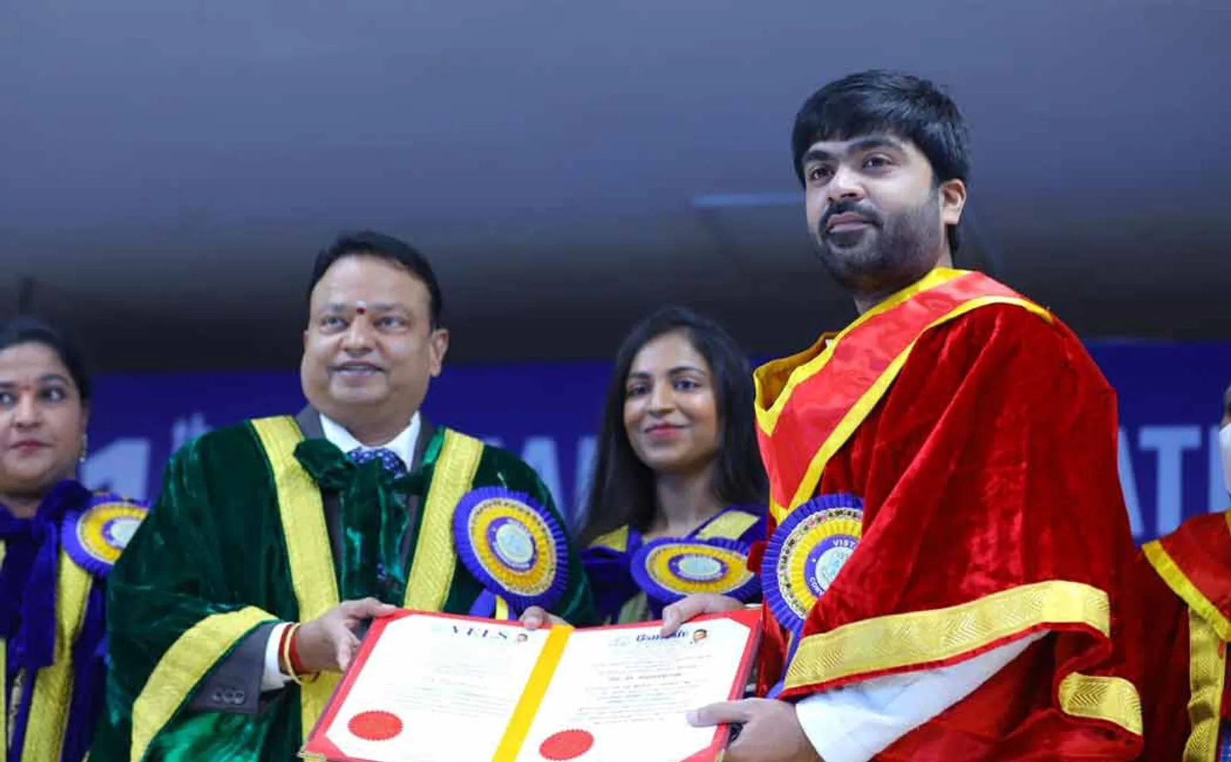 சிம்புவுக்கு கௌரவ டாக்டர் பட்டம்... இணையத்தில் வைரலாகும் புகைப்படங்கள்!