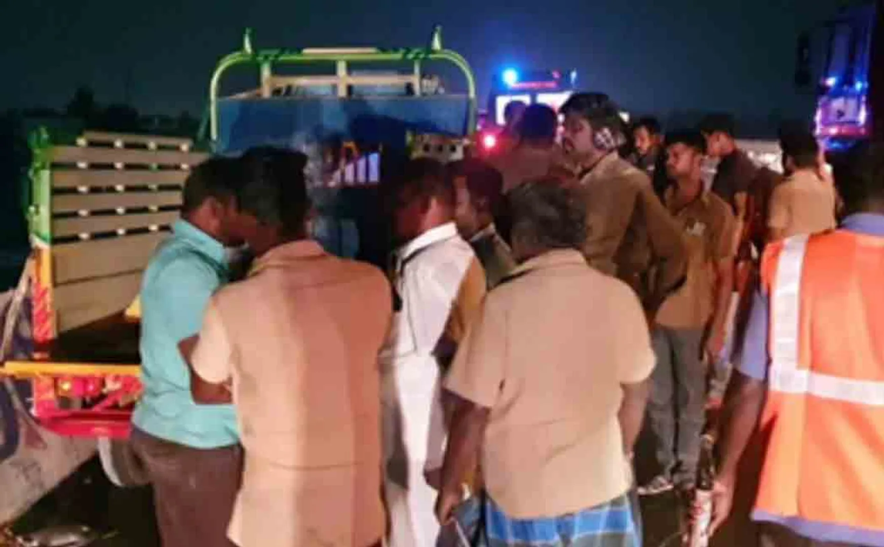 Mini Load van accident 2 passes away near trichy 