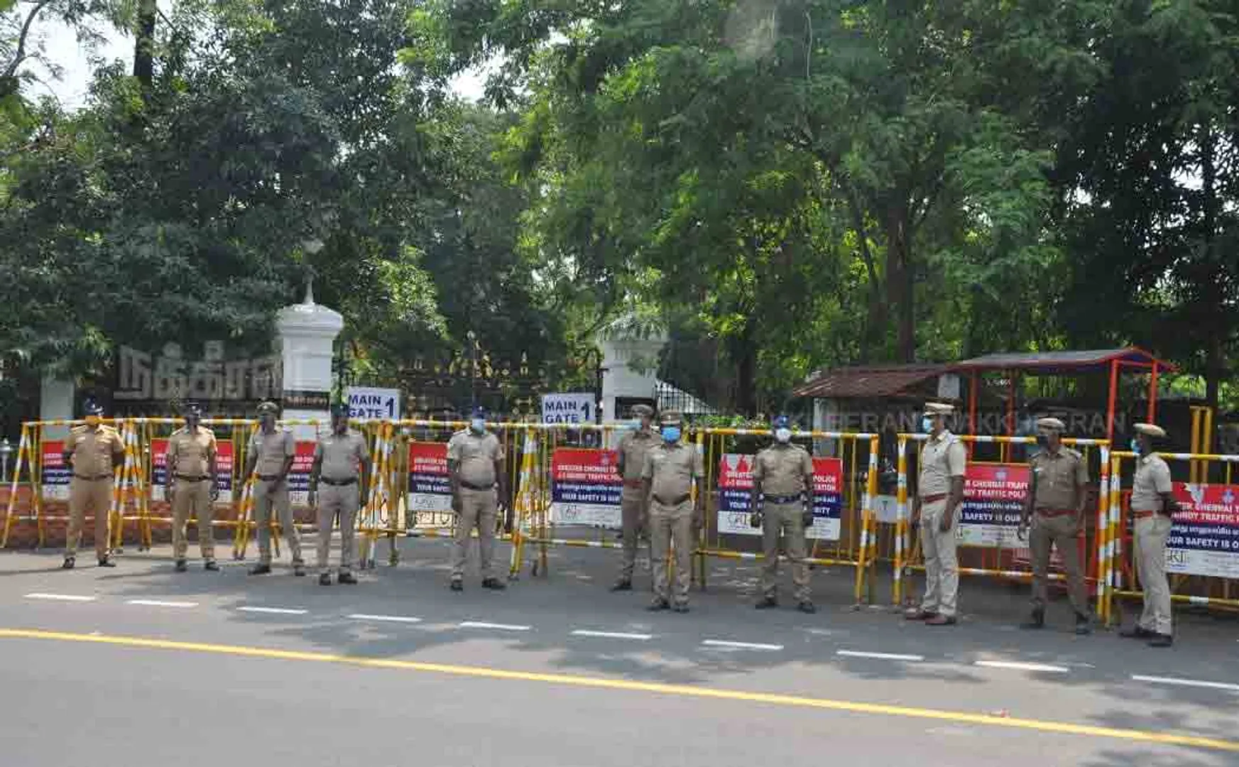 Heavy police security at Governor's House (Pictures)