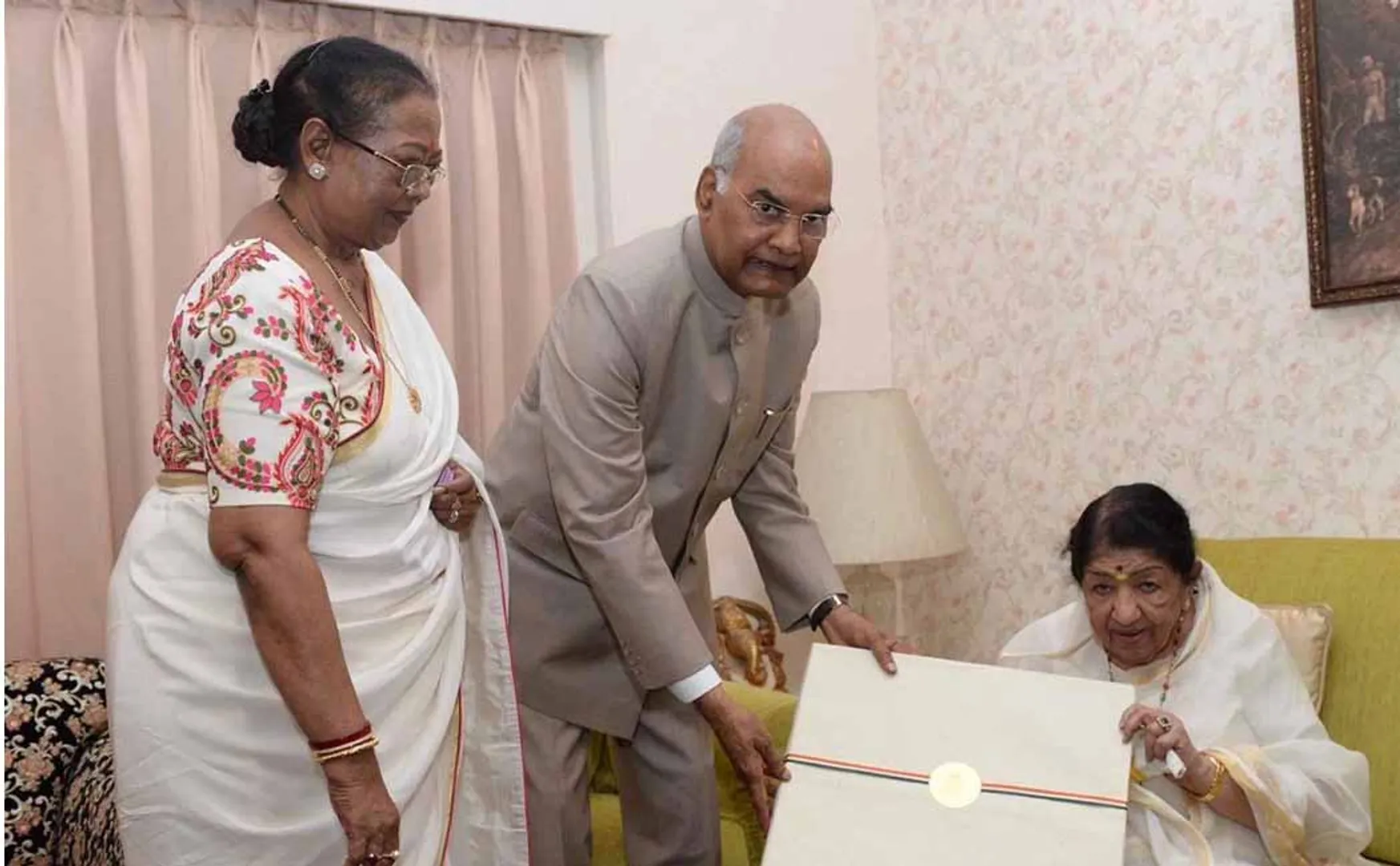 lata mangeshkar passed away president and prime minister condolences 