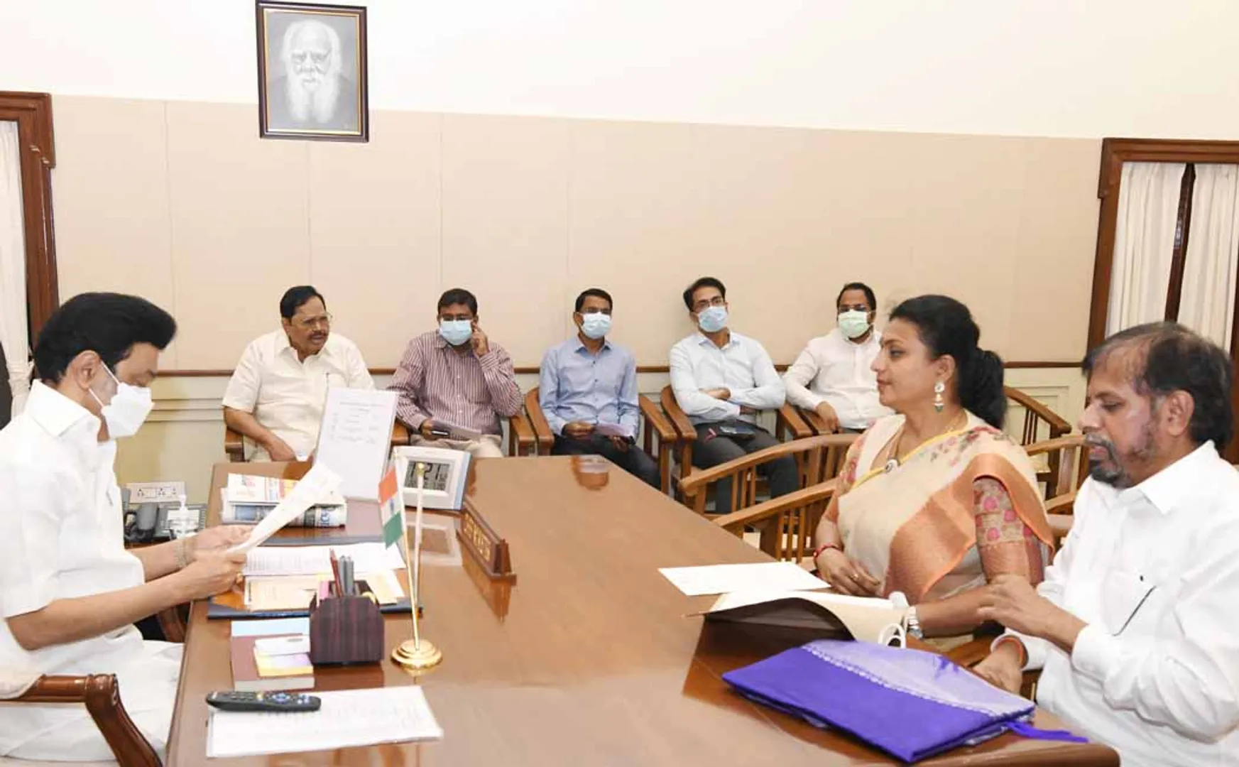 Actress Roja MLA who met the Chief Minister of Tamil Nadu in person! (Pictures)