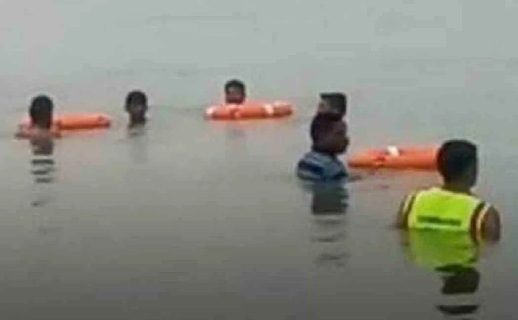 Disaster while bathing with friends!