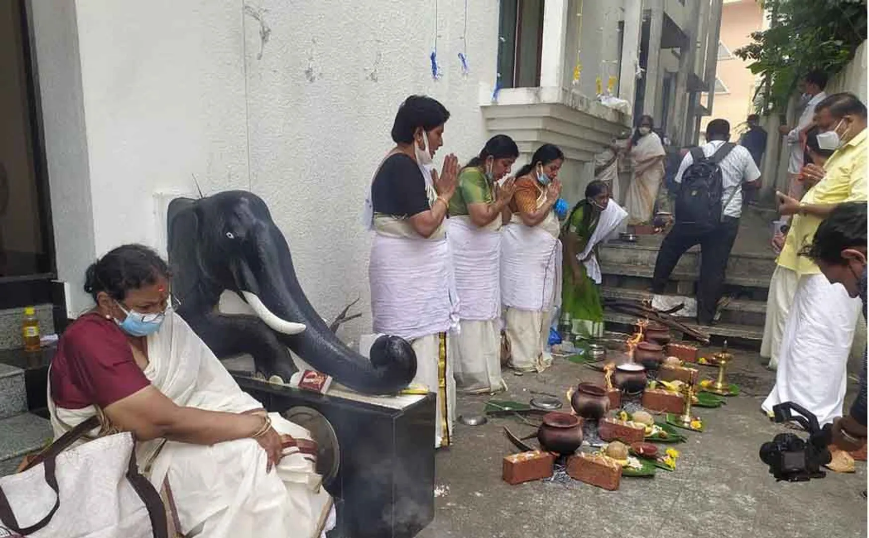 Pongal Worship at the River Bhagwati Amman Temple