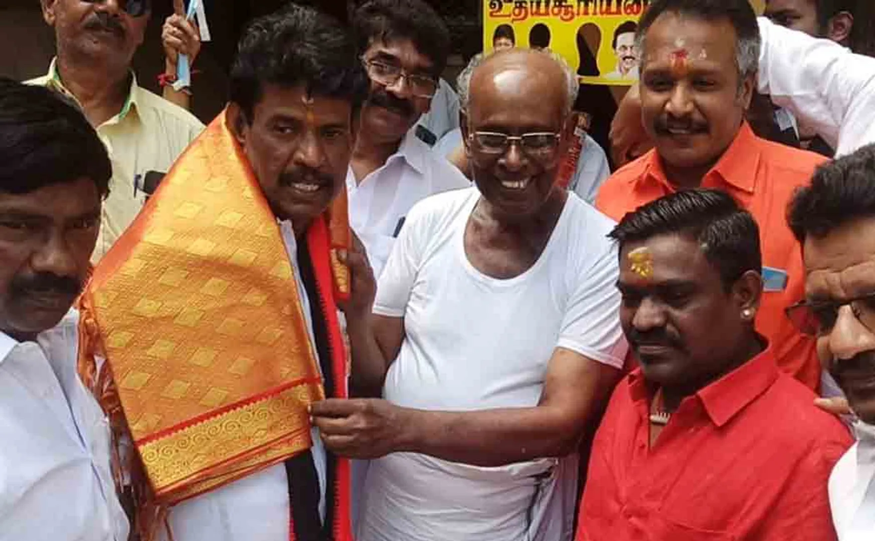 Solomon Papaya supports DMK candidate!
