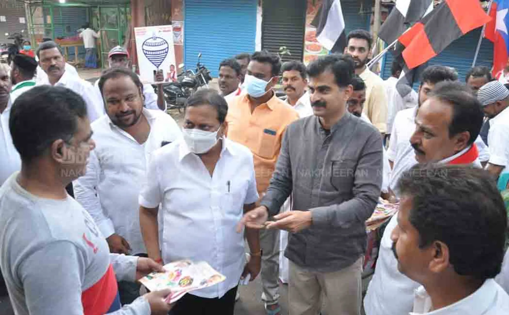 Durai Vaiko collects votes for MDMK candidate 