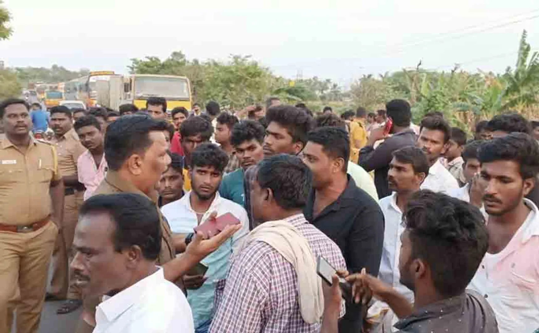 accident near cudaalore two women passes away 