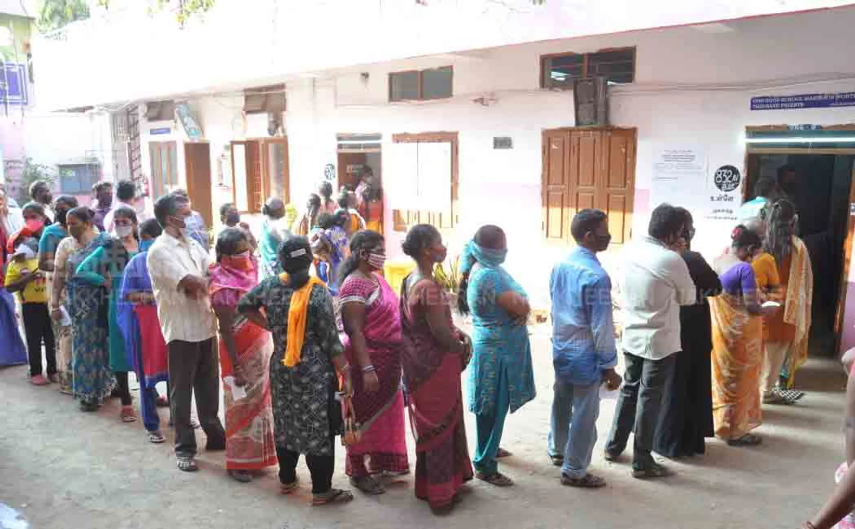 Condemned guard! The youth who did  immoral activity polling booth!