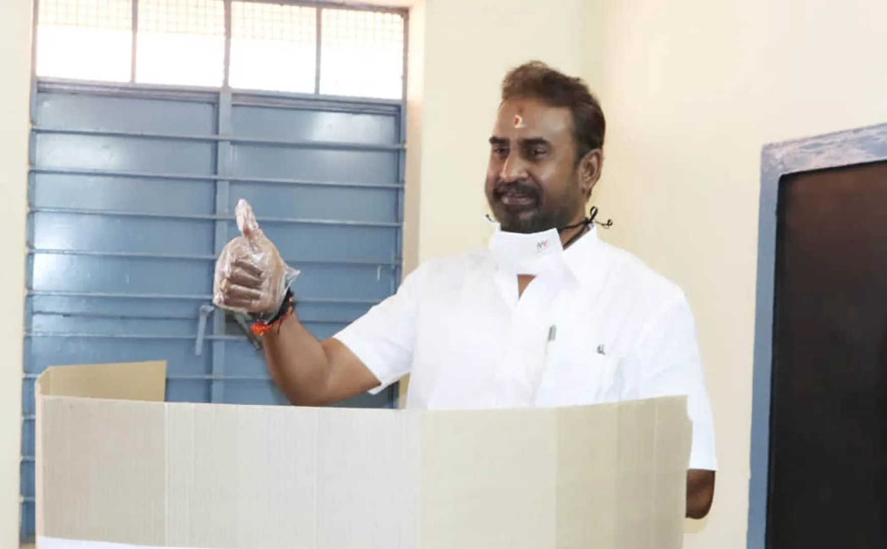 "People will soon learn a lesson from Vidya Aras" - Former Minister SB Velumani