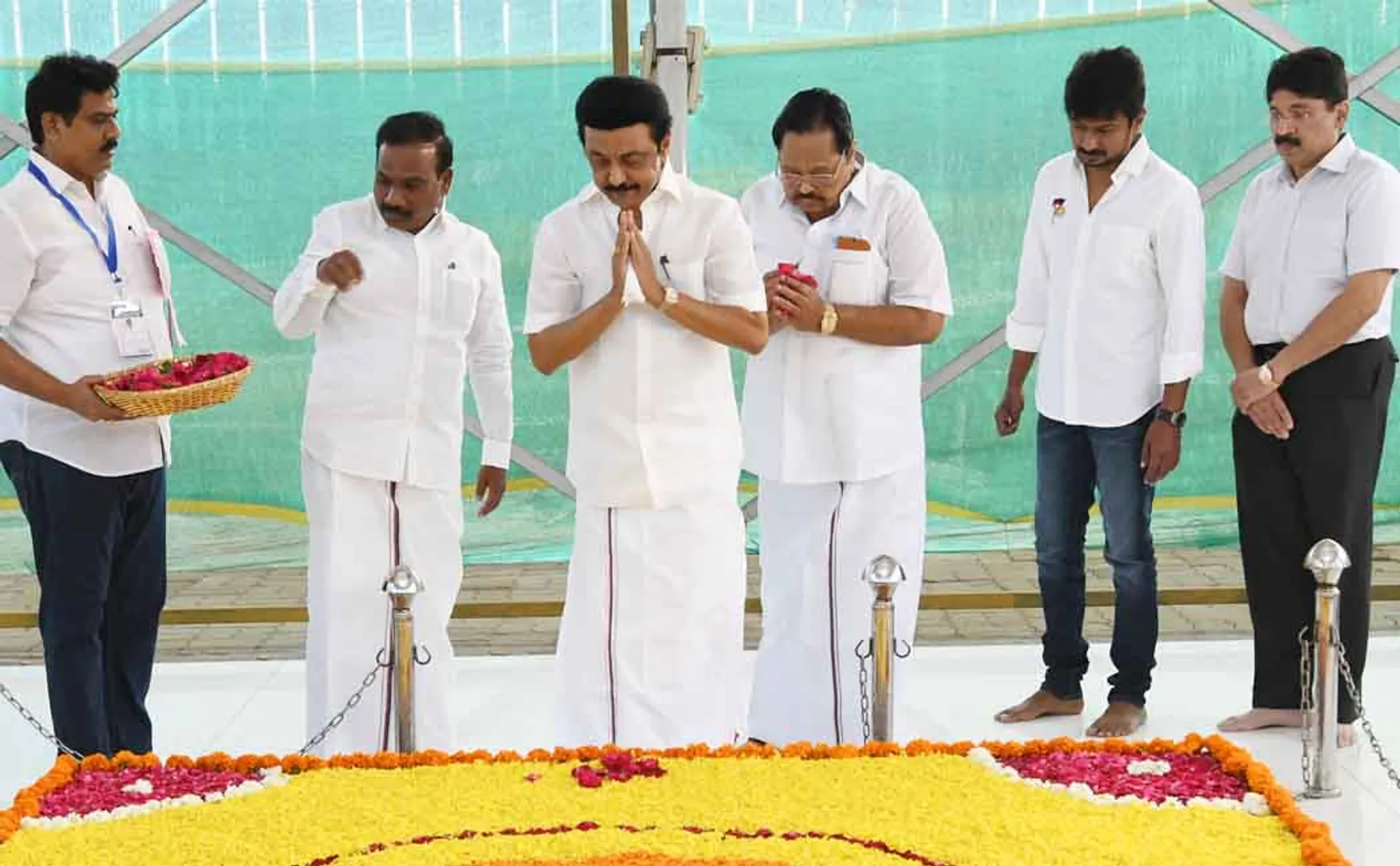Anna, kalaignar Tribute to Chief Minister MK Stalin at the memorial! (Pictures)