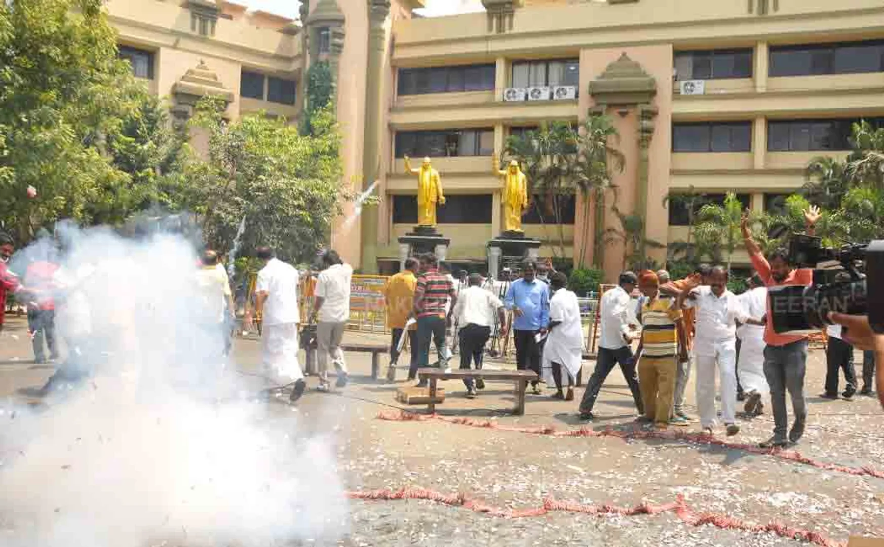 DMK celebrates at Anna Arivalayam 