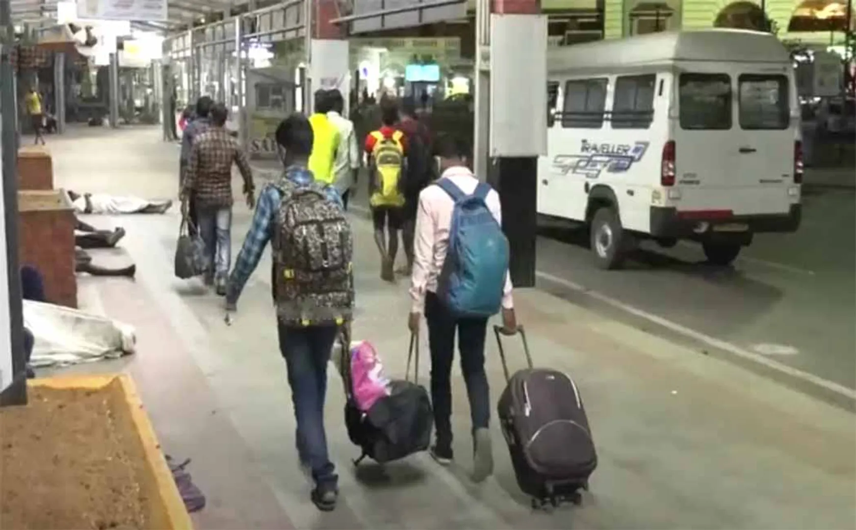 6.8 kg of gold to be smuggled on train seized