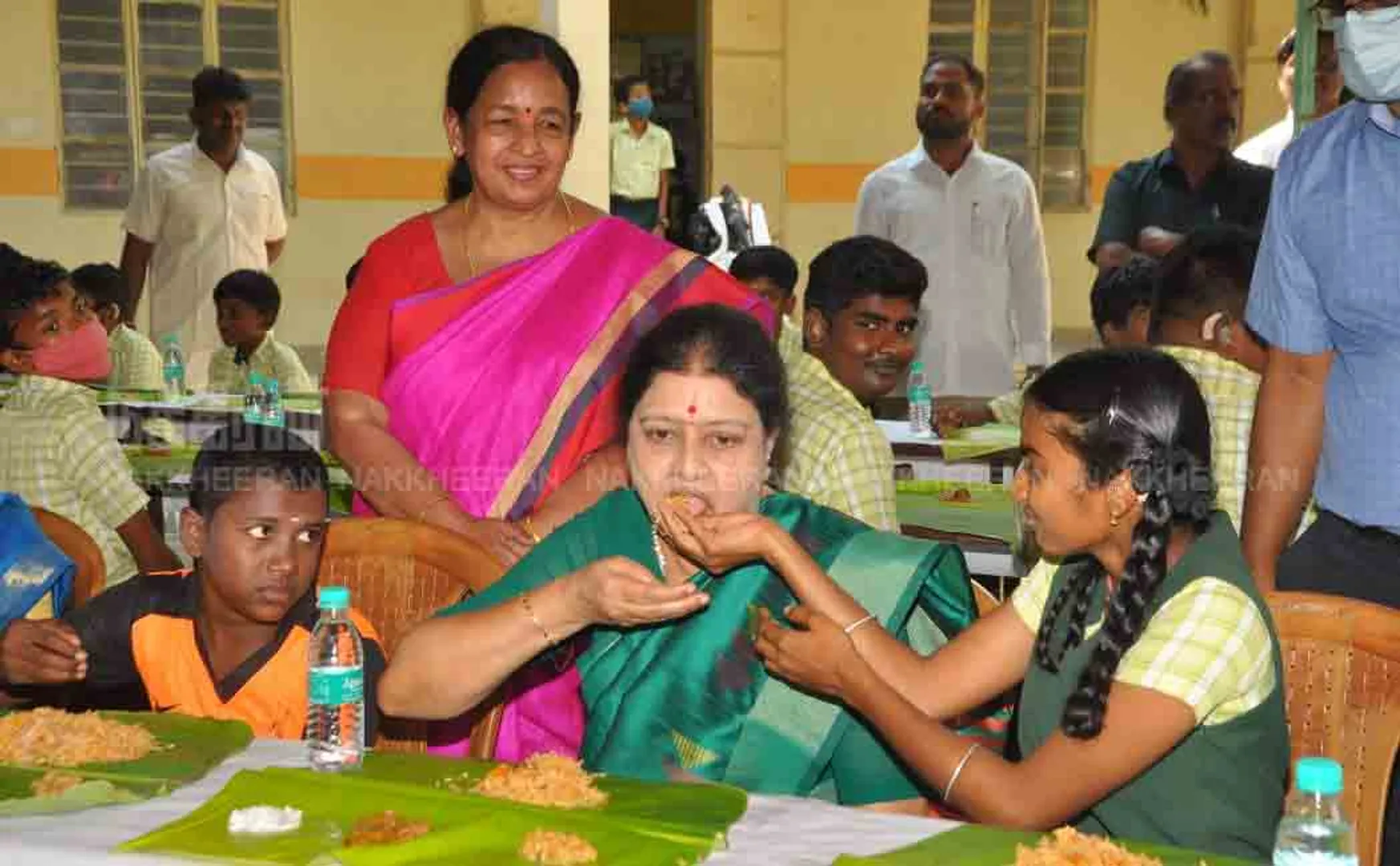 Jayalalithaa's birthday: Sasikala celebrated at Ramapuram school! (Pictures)