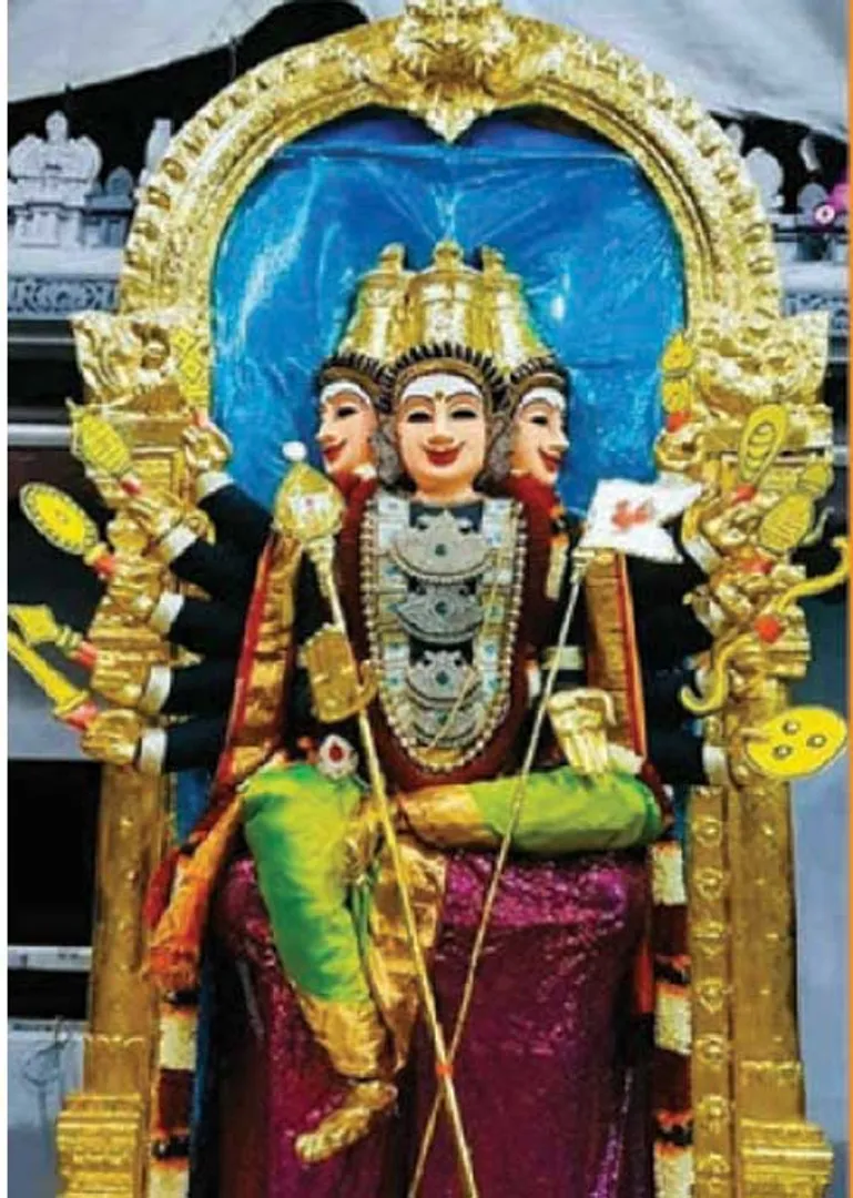 /idhalgal/om/lord-decorations-ornamental-emperor-gautam