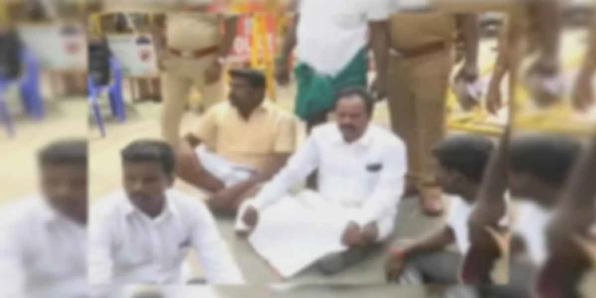 'DMK has betrayed ...' Congress party involved in road blockade!