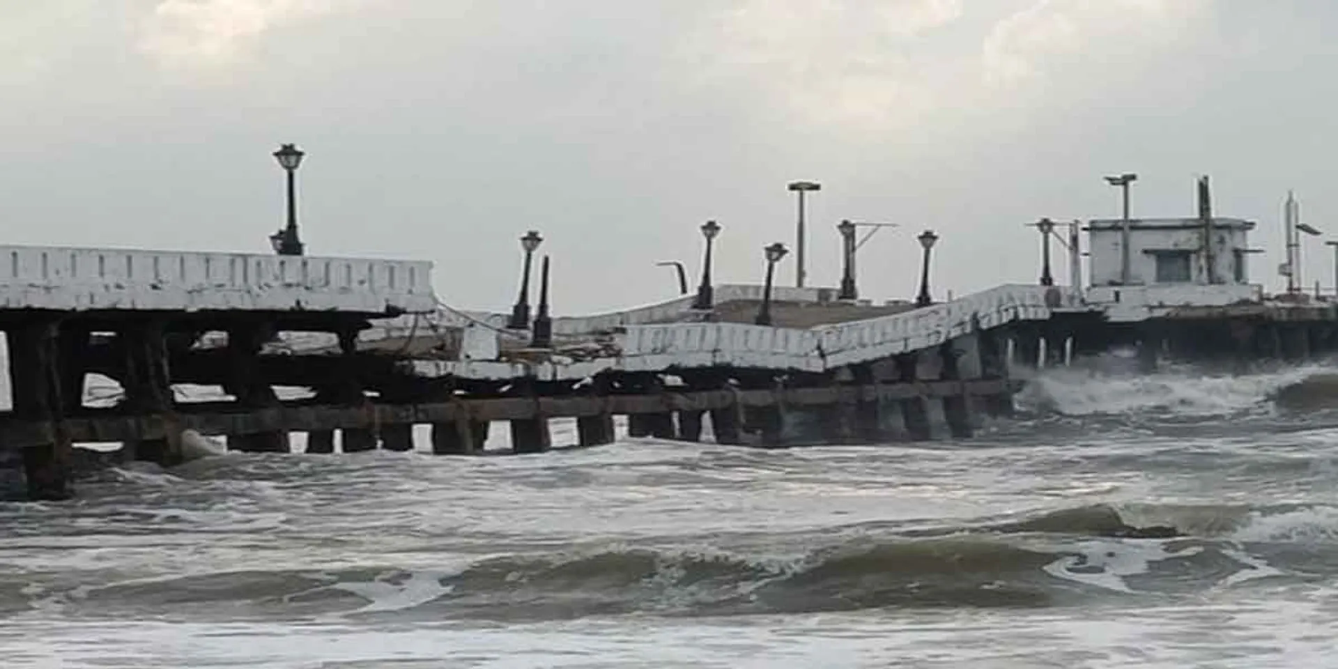 Damage to the oldest port bridge ... People demand to renovate!
