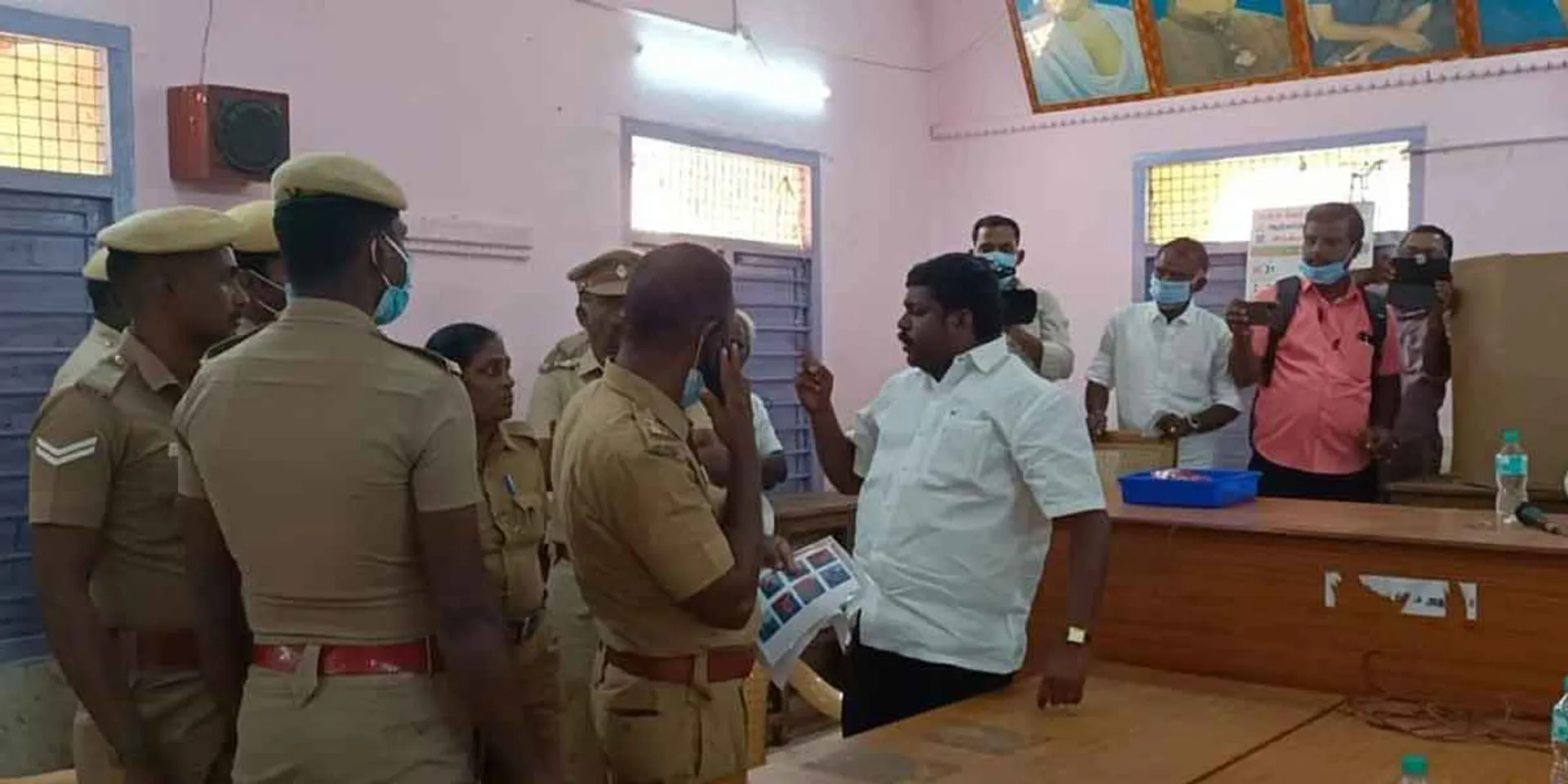AIADMK-DMK faction leader loses confidence vote