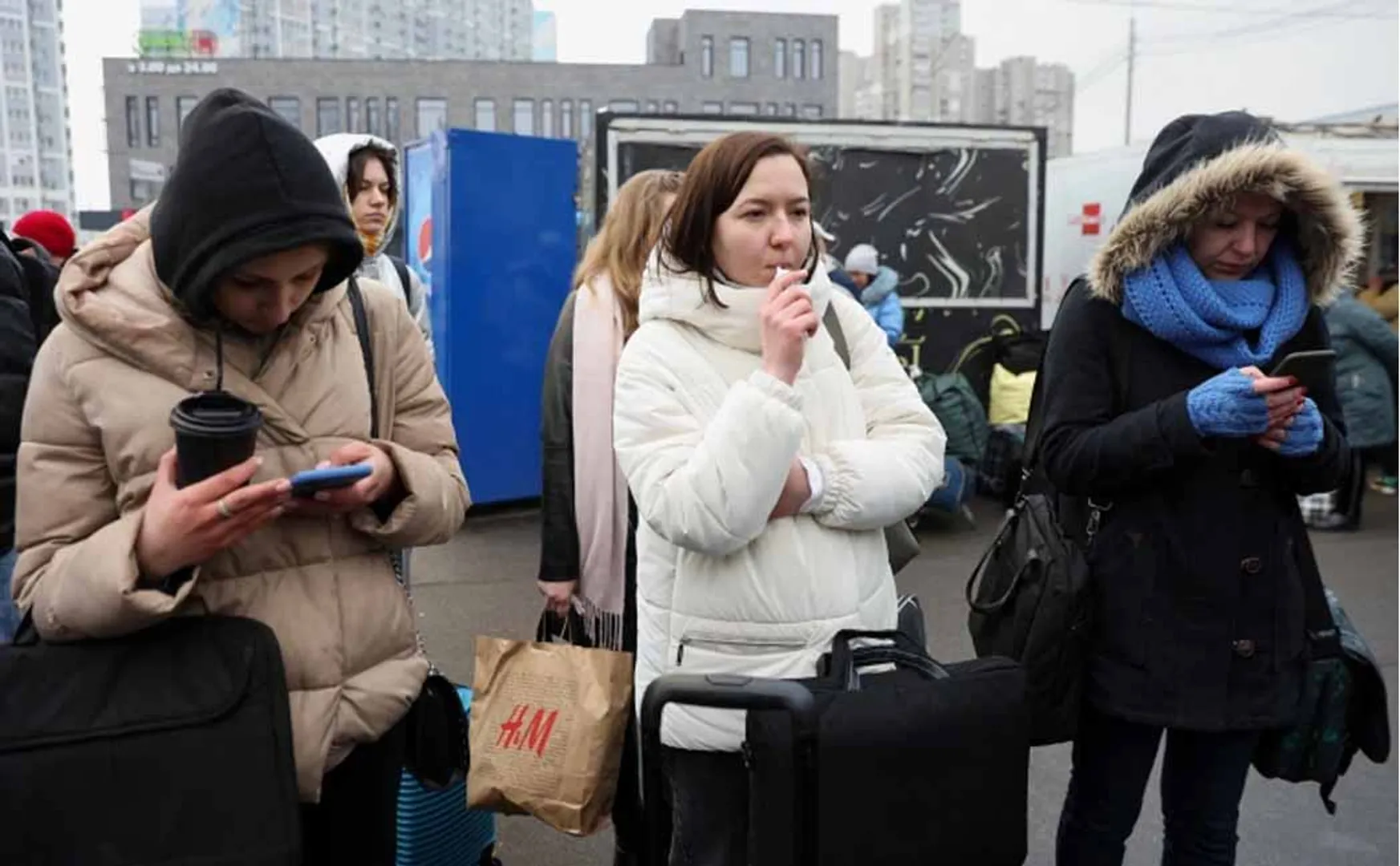 Economy, Russian people leaving traffic jams!