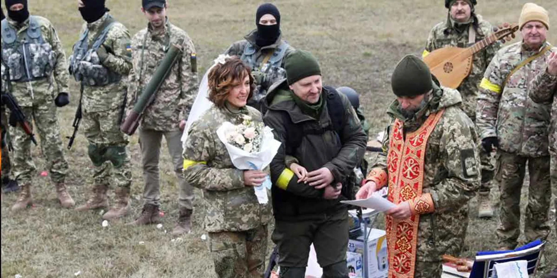  A marriage in the middle of the battlefield ...!