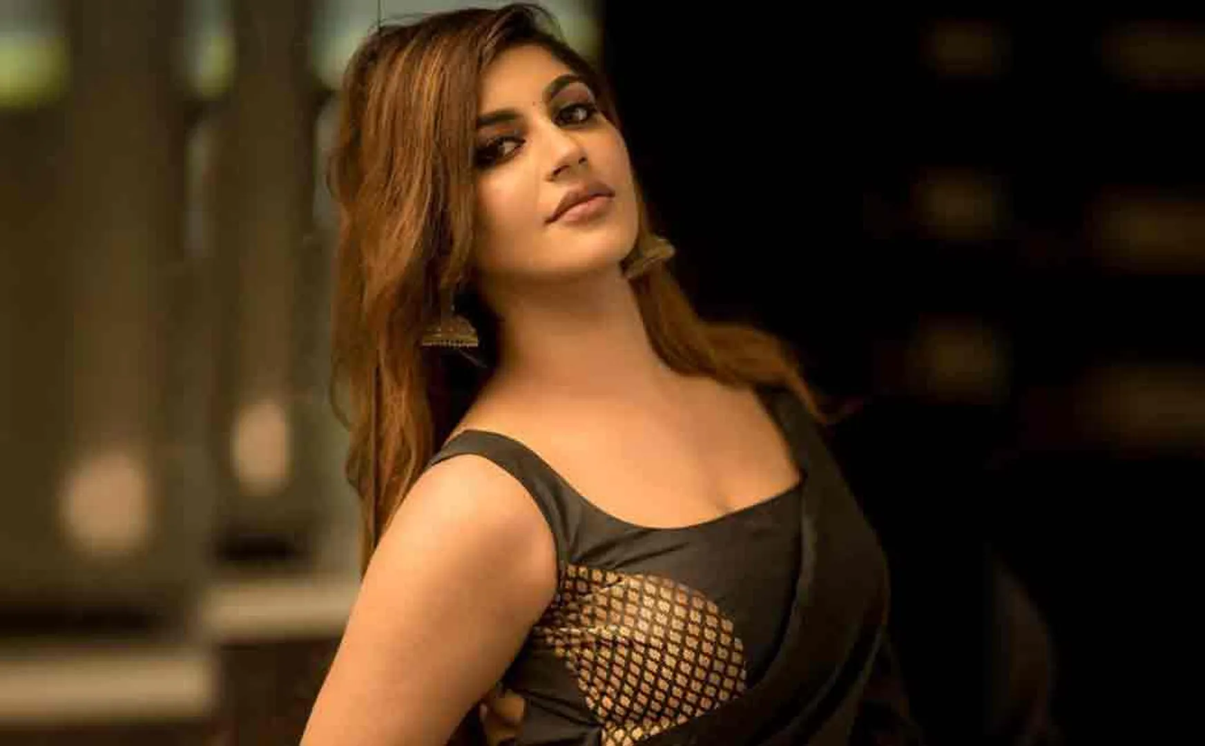 yashika aannand replies her fan question