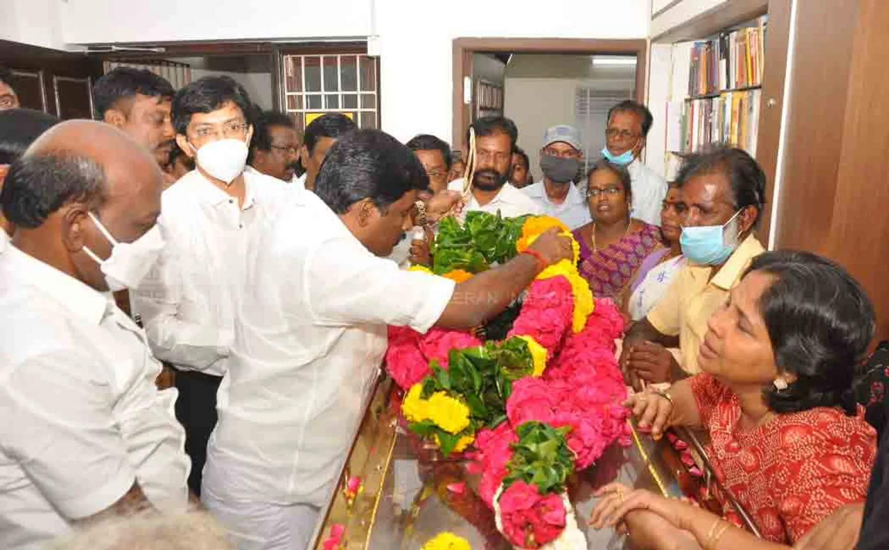  Ministers pay homage to DMK MP son's body  