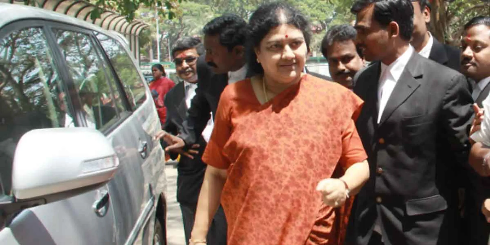  Sasikala to appear in Bangalore court