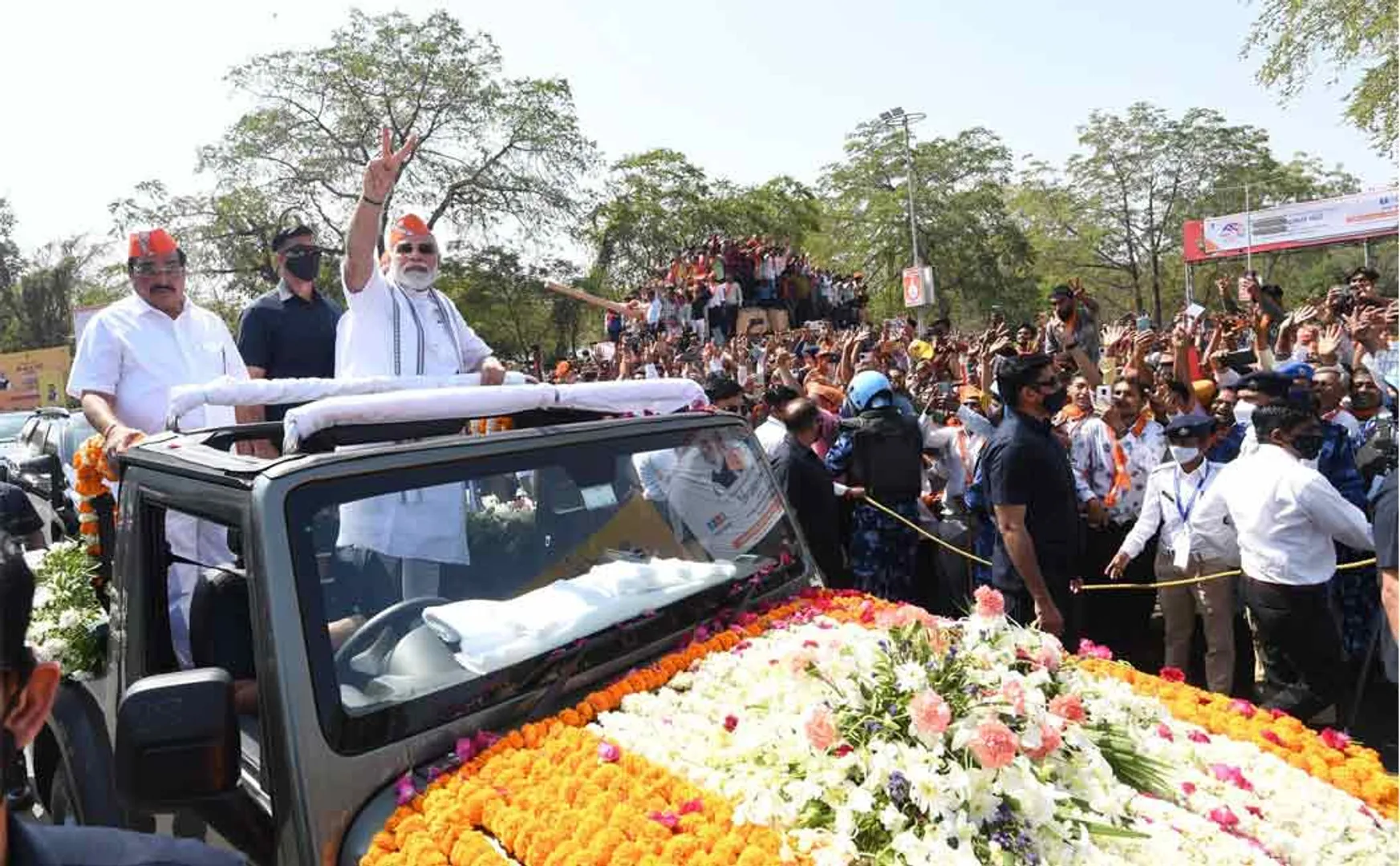 Prime Minister Narendra Modi held a victory rally in an open jeep!