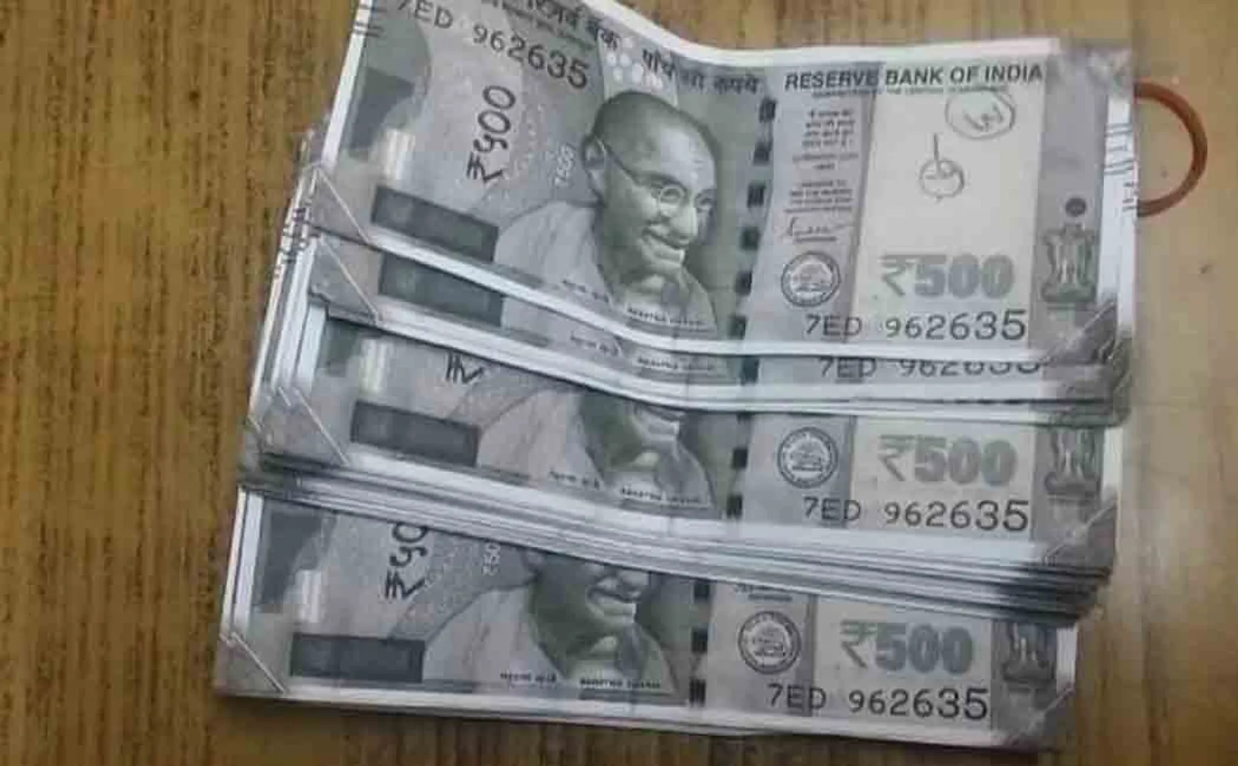 Counterfeit note gang caught by water bottle!