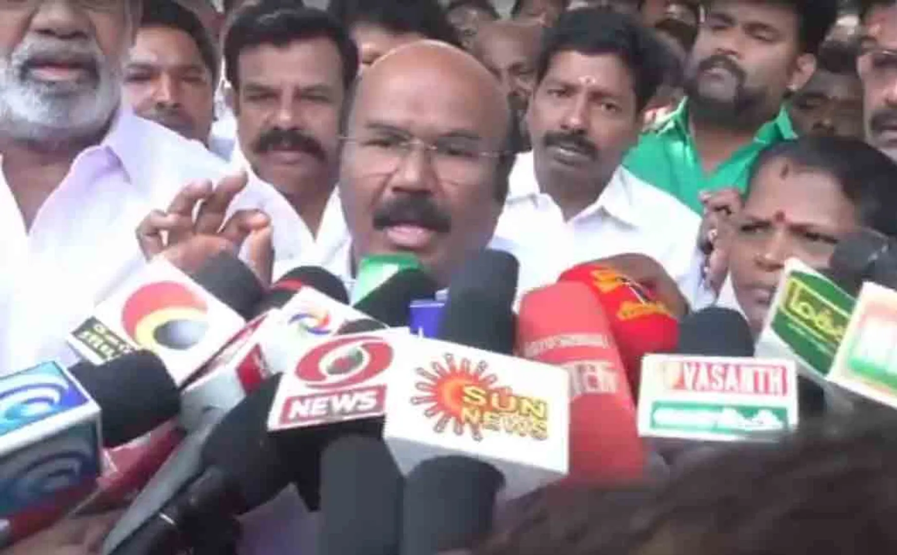 Former minister Jayakumar excited the media by quoting the Simbu movie script!