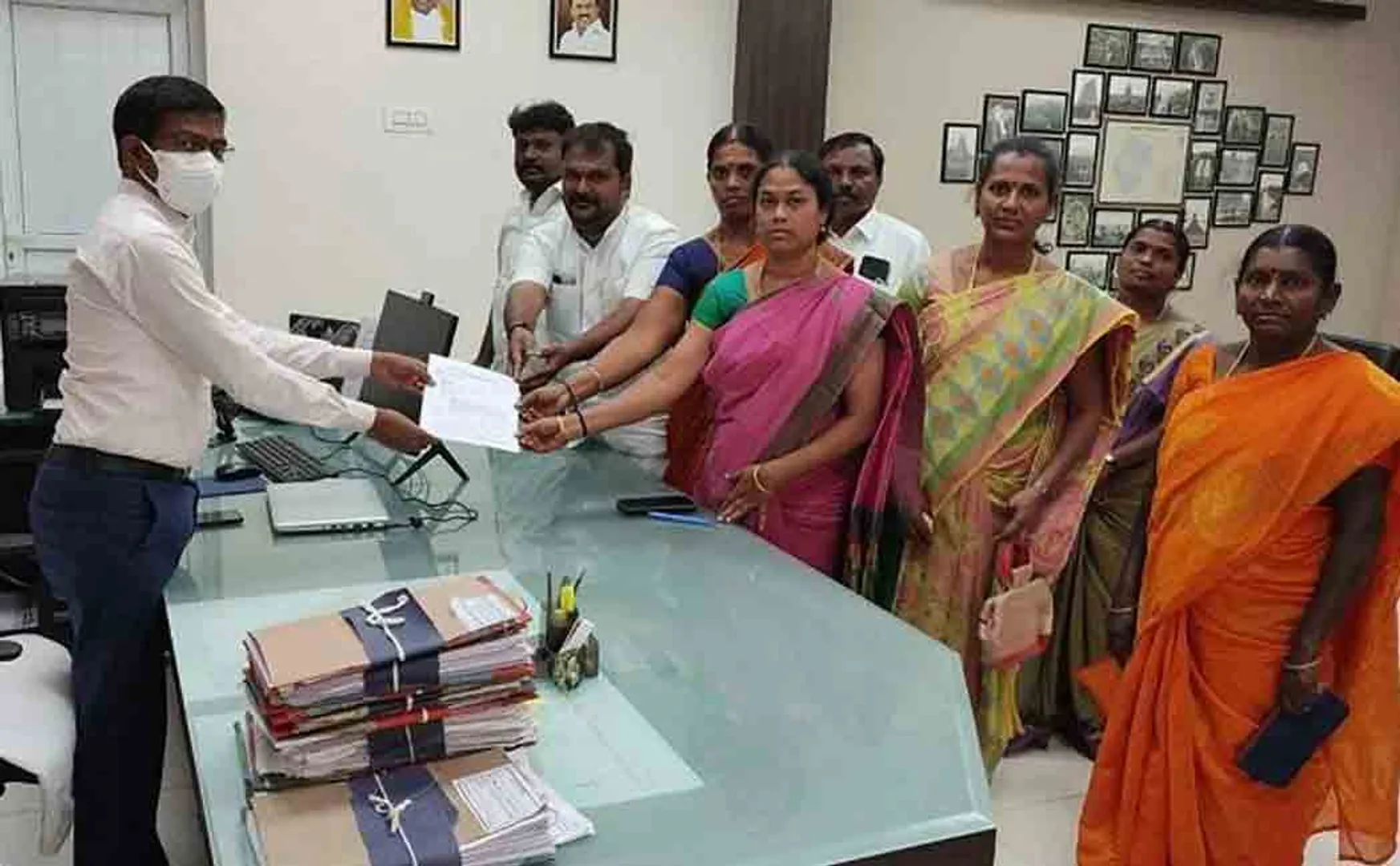 The leader acts alone! Councilors complain to the Collector!