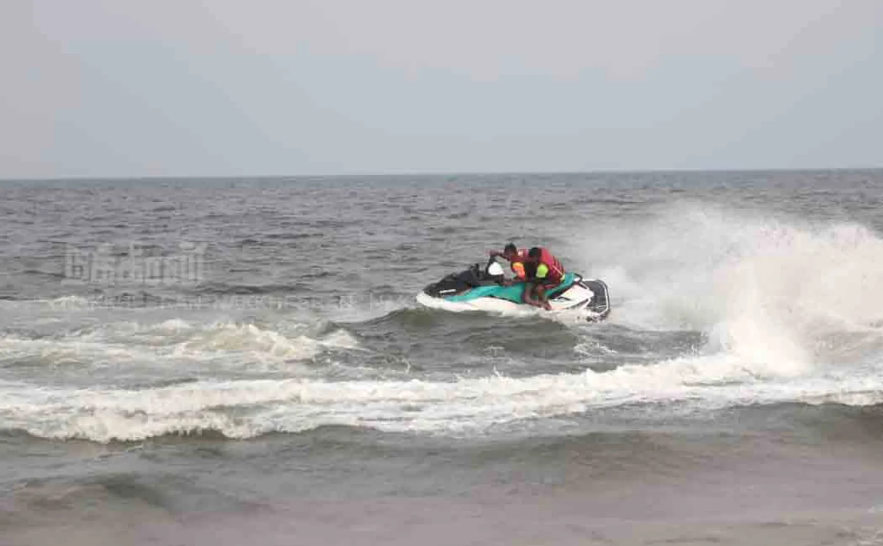 Coast Guard rehearsals for rescuing people at sea
